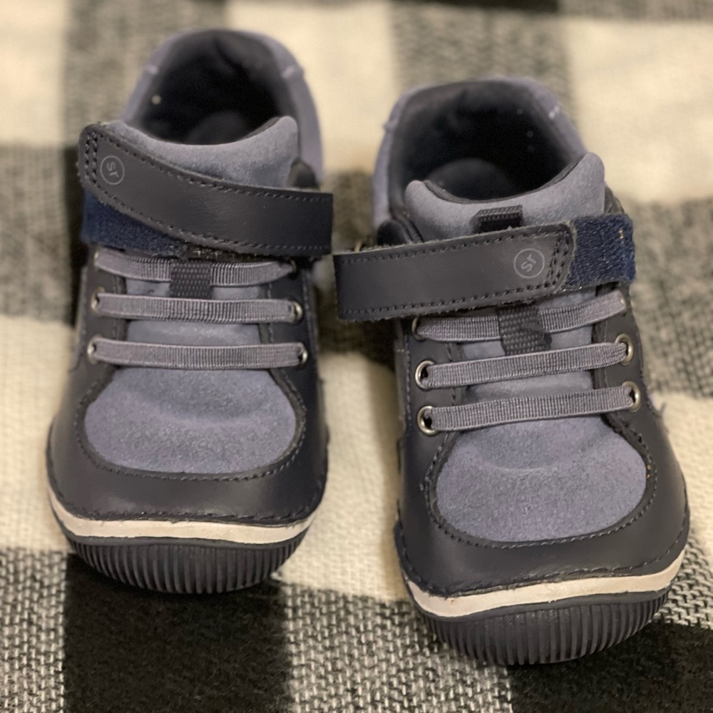 Stride Rite Boys Size 8 Extra Wide Sneakers